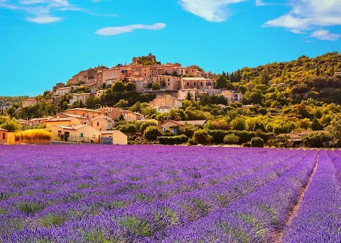 Au Centre De Villeneuve-Les-Avignon