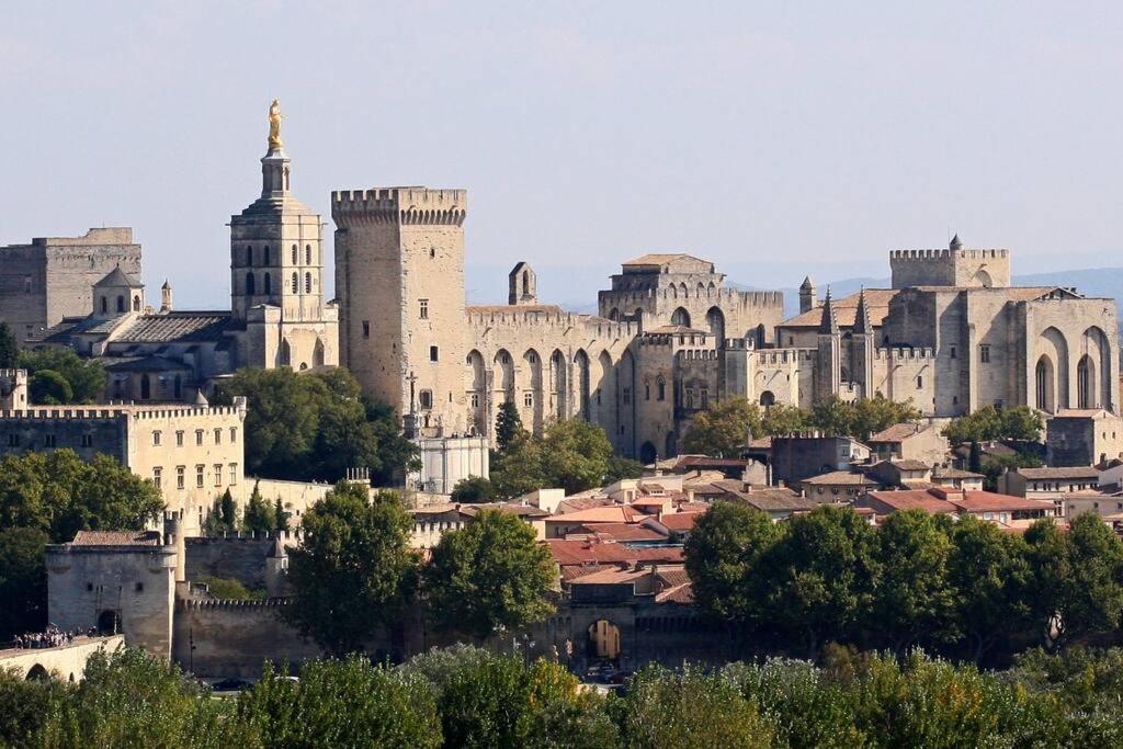 Au Centre De *